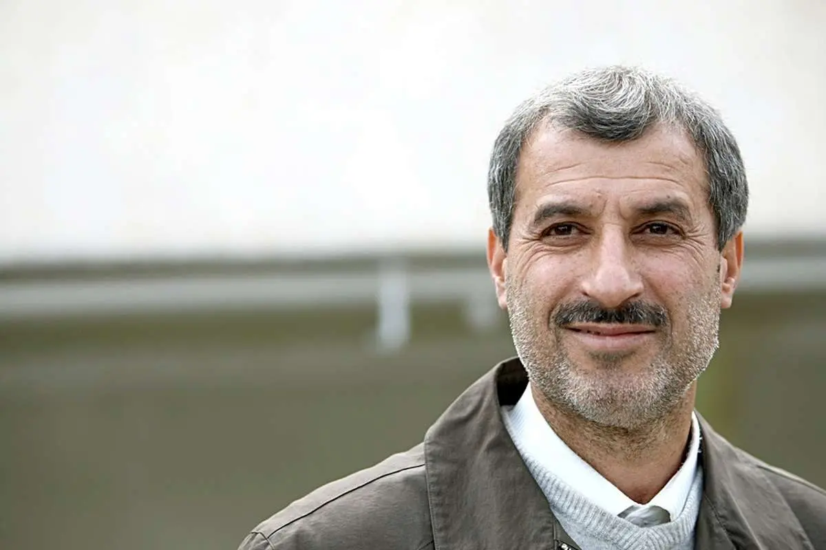 برای مایلیکهن که از آن سوی بام افتاده