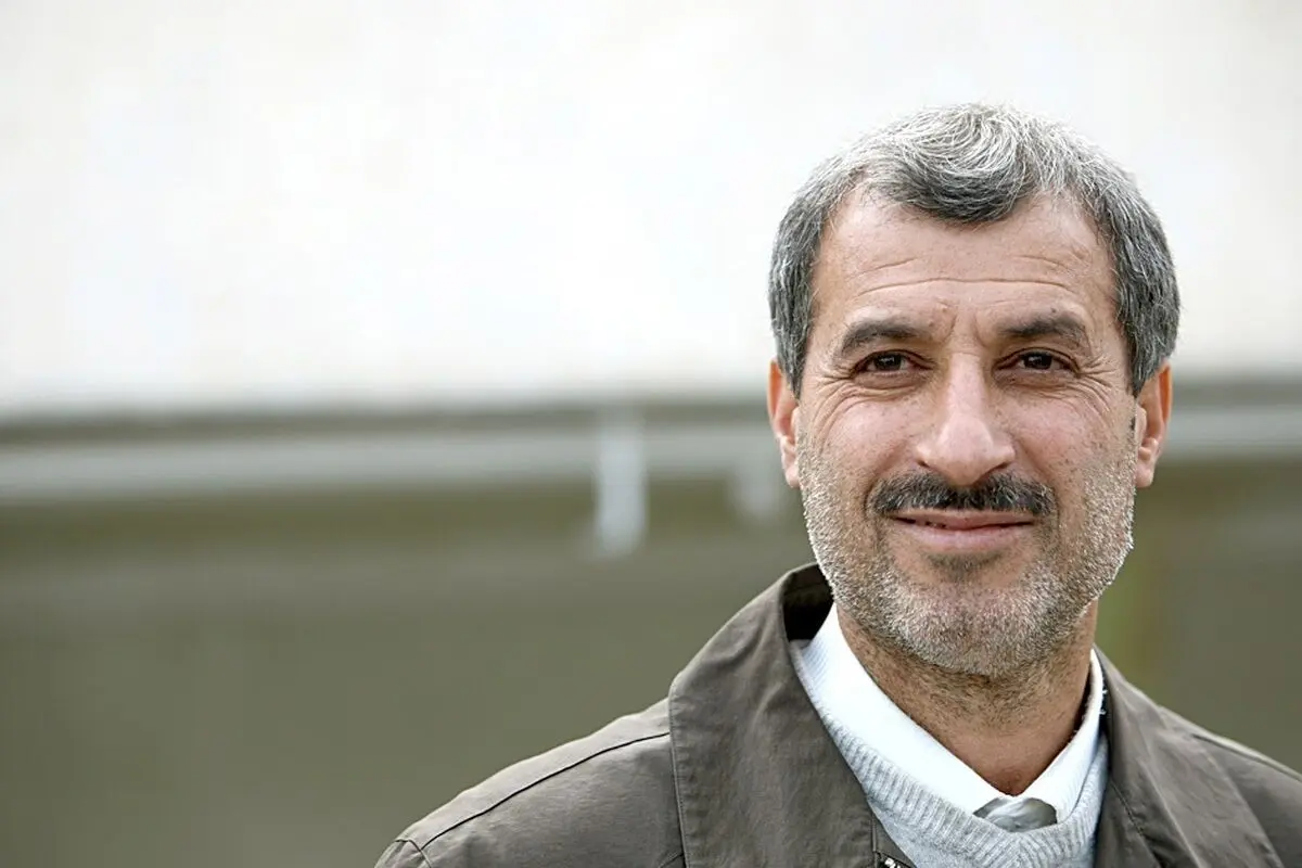 برای مایلی‌کهن که از آن سوی بام افتاده