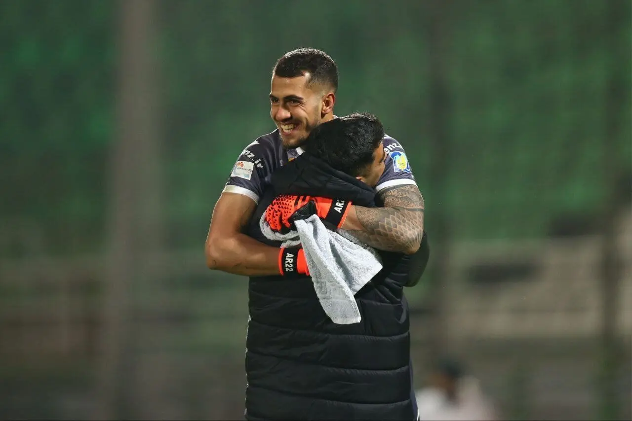 اقدام خطرناک گلر پرسپولیس و بی‌توجهی عجیب باشگاه