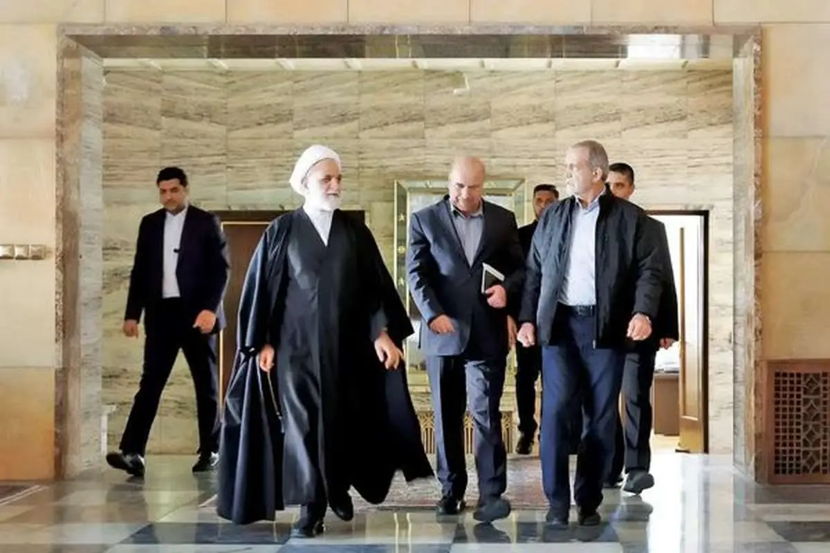 سران قوا برای بررسی پیامکهای حجاب جلسه گذاشتند