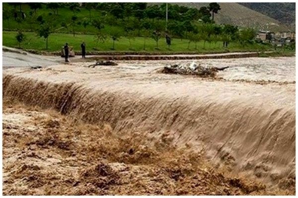 ببینید | جاری شدن سیل نابهنگام وسط تابستان! | نگرانی مردم از شدت خسارت‌ها