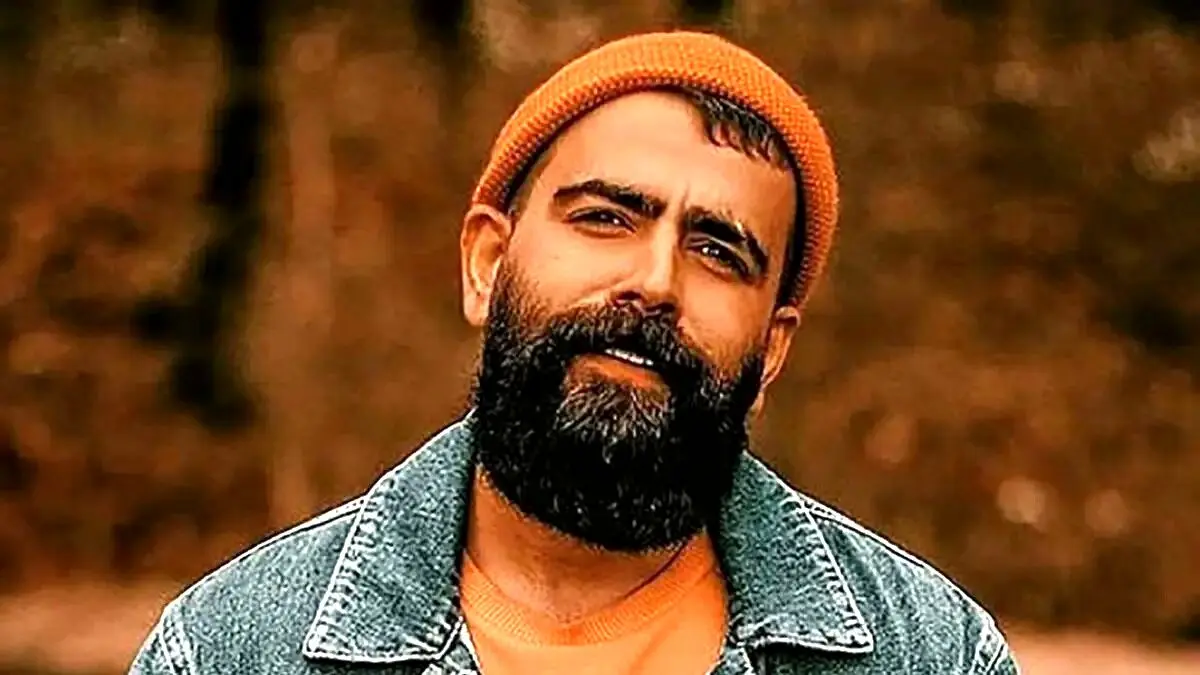 معین زد موهای خود را از ته تراشید + عکس