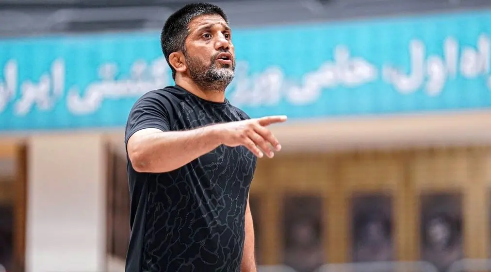 علیرضا دبیر در توییتر هست یا نیست؟