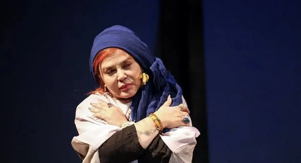 تئاتر «دورهمی بانوی اول» به کارگردانی بهاره رهنما روی صحنه می‌رود