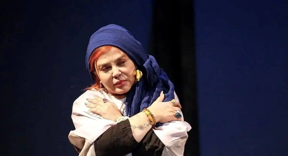 تئاتر «دورهمی بانوی اول» به کارگردانی بهاره رهنما روی صحنه می‌رود