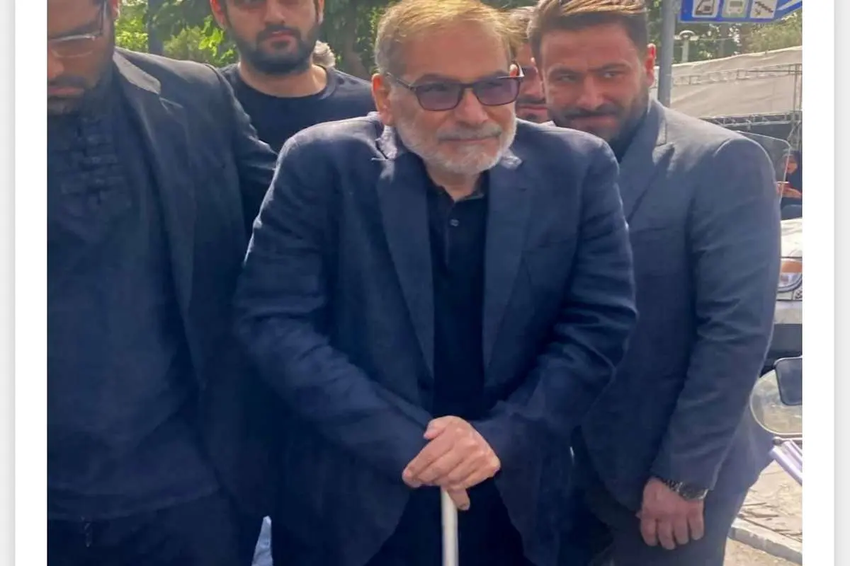 اولین عکس از علی شمخانی پس از آسیب دیدن در حمله اسرائیل/ او در مراسم وداع با شهدای اقتدار در تهران، حضور یافت