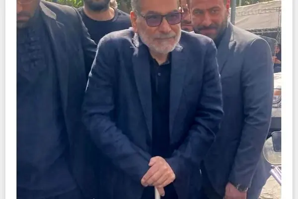 اولین عکس از علی شمخانی پس از آسیب دیدن در حمله اسرائیل/ او در مراسم وداع با شهدای اقتدار در تهران، حضور یافت
