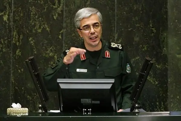 رئیس ستاد کل نیروهای مسلح جمهوری اسلامی: نمی‌توان با باتوم و دشنه کشور را اداره کرد