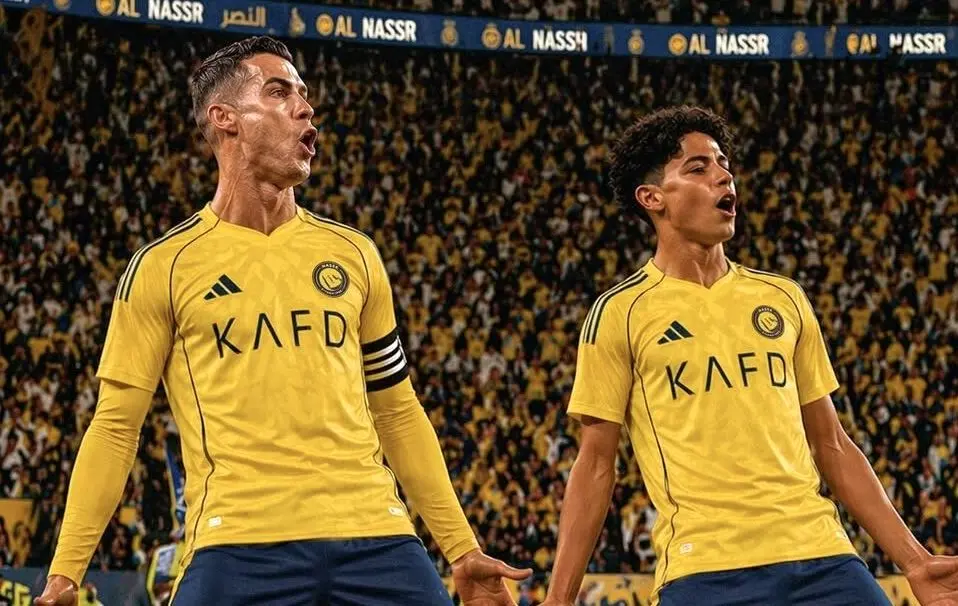 پسر در کنار پدر ؟!