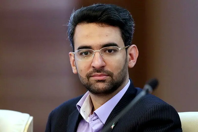 واردات آیفون ۱۴ و ۱۵ آزاد می‌شود؟ | گلایه‌های آذری جهرمی از  ممنوعیت ورود آیفون در برنامه زنده