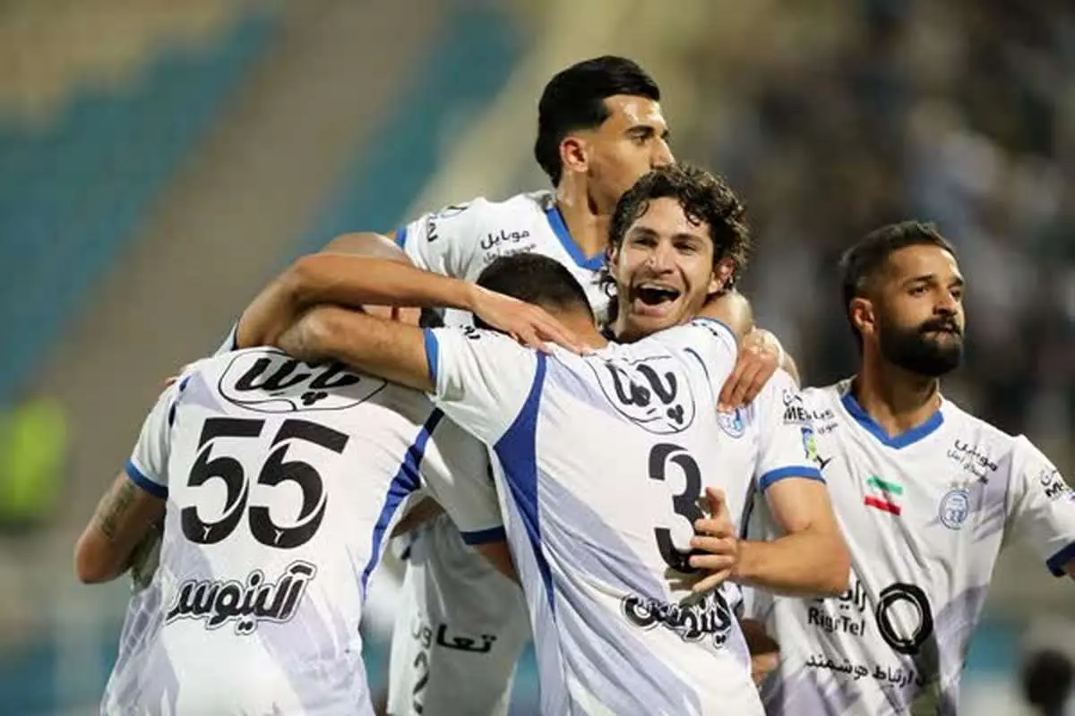 استقلال به هم نامش رحم نکرد | آبی ها با فاصله به پرسپولیس رسیدند