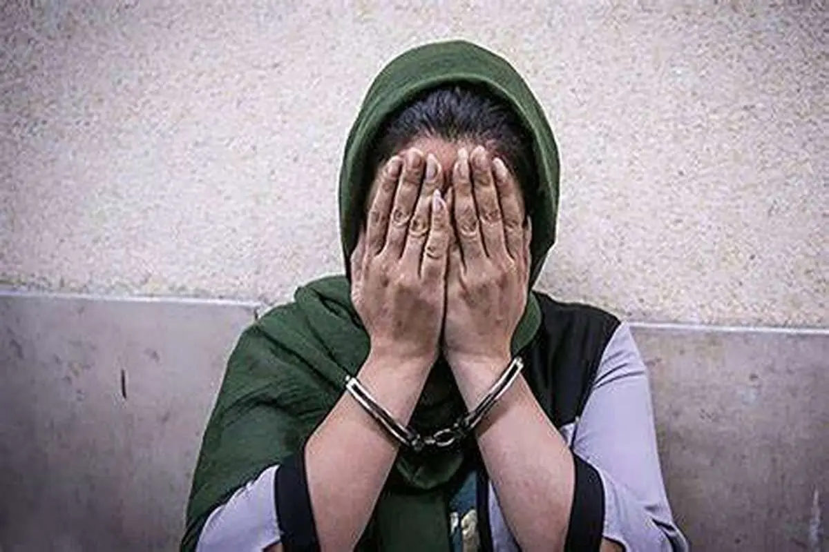 فیلم | سرقت ناکام یک زن از طلافروشی و برخورد خشن مغازه دار