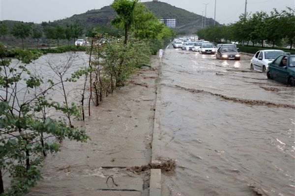 آغاز دوباره سیلاب در مشهد | خودروها باز هم گرفتار شدند