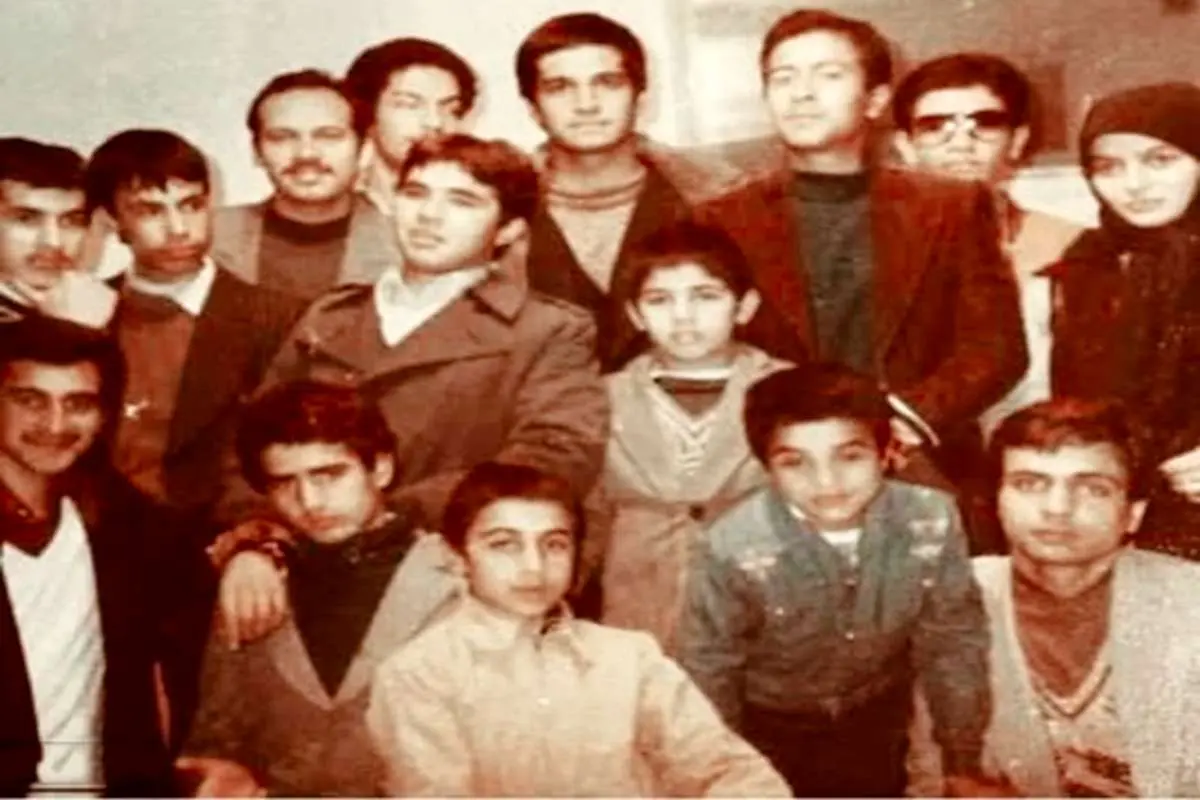 رضا عطارانِ نوجوان در مشهدِ ۱۳۵۹؛ تصویری از آغاز فعالیت هنری