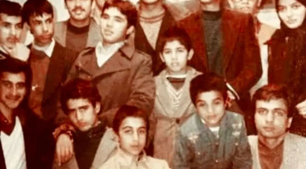رضا عطارانِ نوجوان در مشهدِ ۱۳۵۹؛ تصویری از آغاز فعالیت هنری 