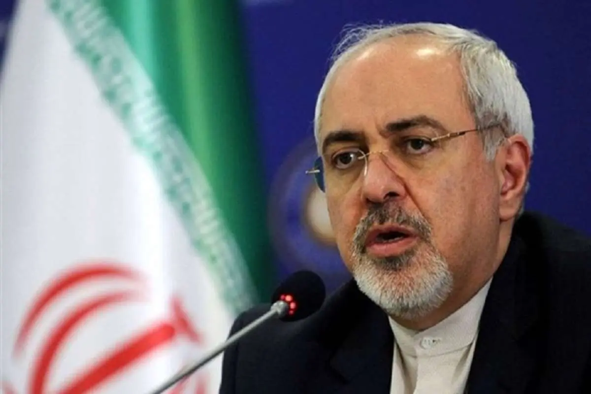 عکس | خنده ظریف هنگام انتقاد کارشناس برنامه صداوسیما از برجام