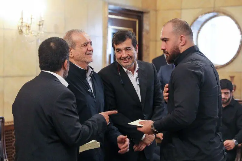 حمله غیرمنتظره وزیر ورزش به کشتی گیران!