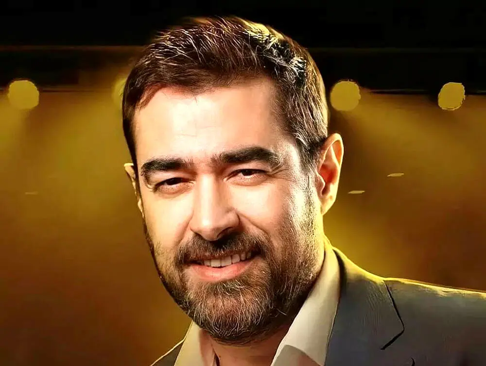 شهاب حسینی هم‌‌اکنون در جشن حافظ | ویدیویی از دو بادیگارد که او را همراهی می‌کنند