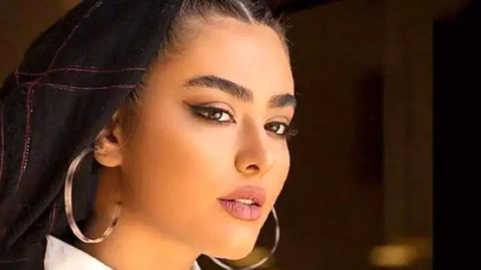تصویری از موتورسواری ریحانه پارسا در خیابان‌های استانبول 