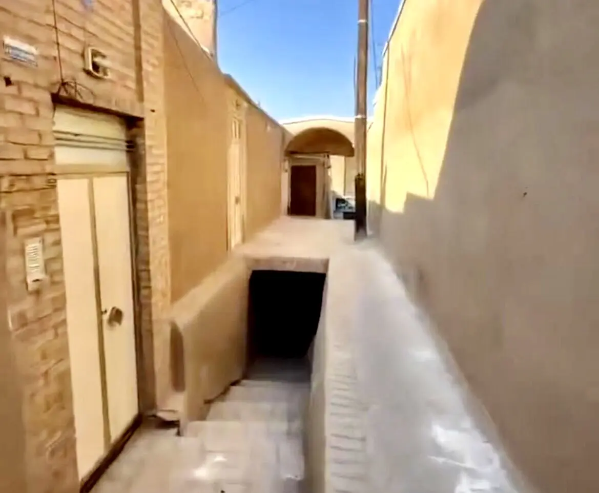 تصاویری عجیب از تنها کوچه دوطبقه ایران