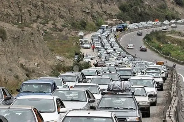 تهرانی‌ها در حال بازگشت به تهران/ترافیک رو به افزایش در مسیرهای ورودی به تهران
