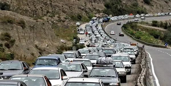 تهرانی‌ها در حال بازگشت به تهران/ترافیک رو به افزایش در مسیرهای ورودی به تهران
