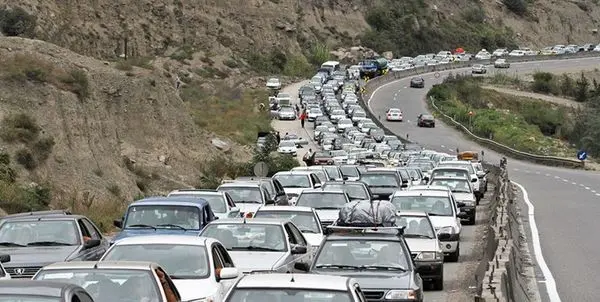 تهرانی‌ها در حال بازگشت به تهران/ترافیک رو به افزایش در مسیرهای ورودی به تهران