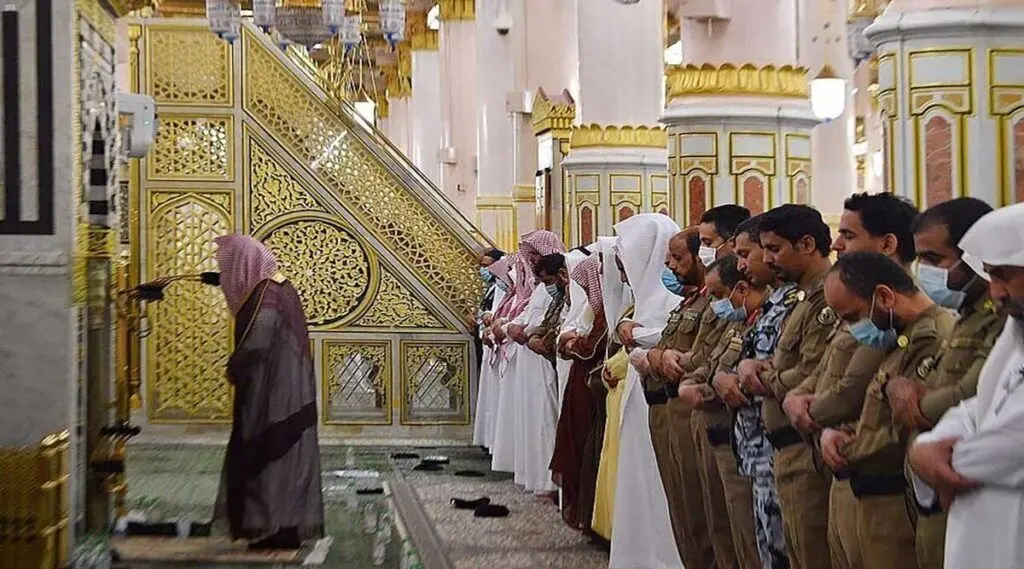 حمله مردم عربستان به خطیب جمعه مدینه | درگیری بر سر اعتراض به طرح بن‌سلمان