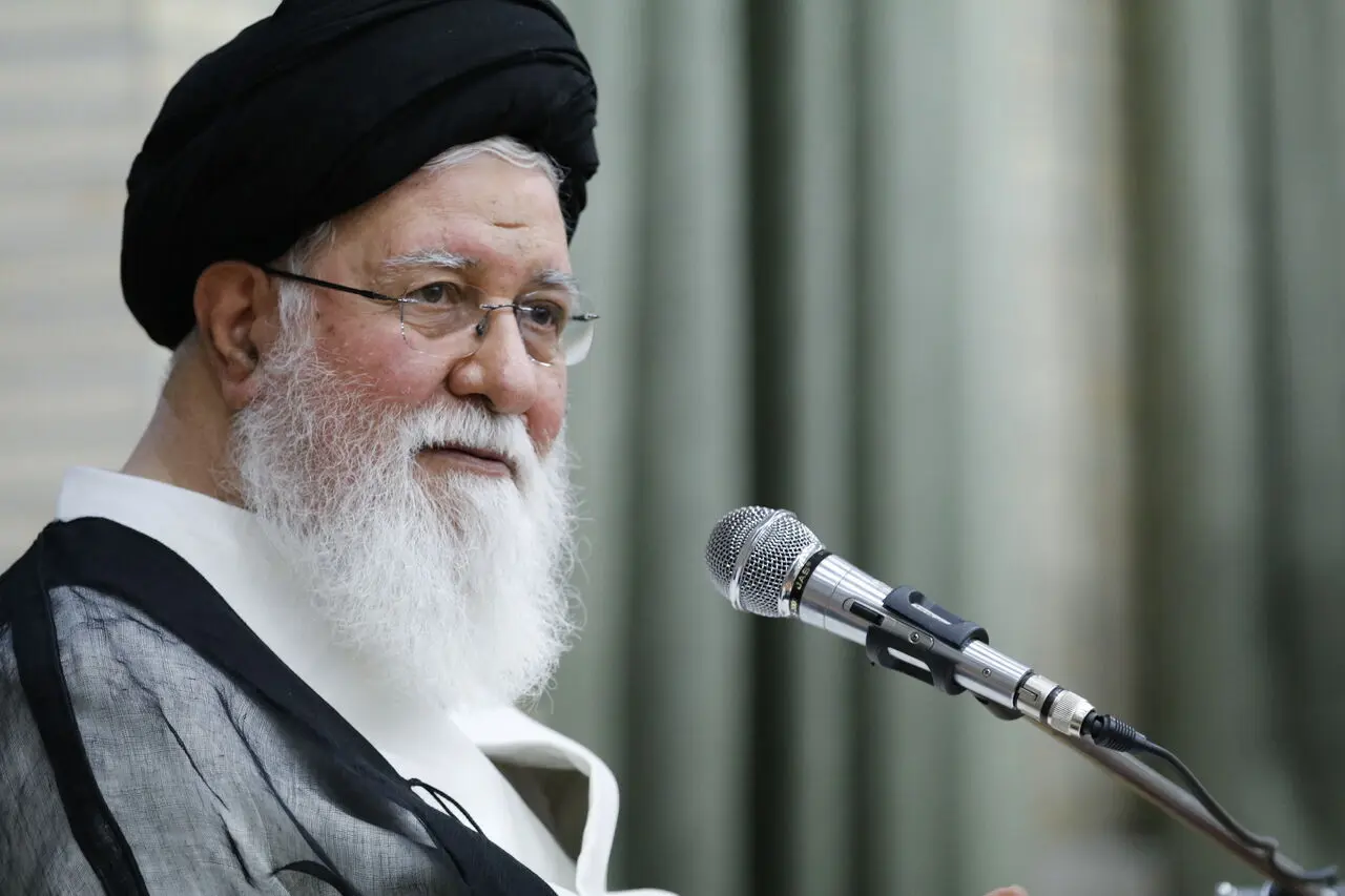 اتهام علم‌الهدی به پزشکیان: دولت بی‌حجابی را به این دلیل آزاد کرده است