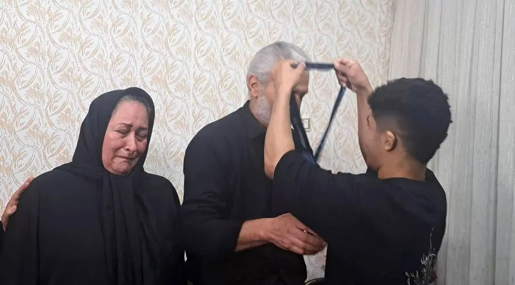 تقدیم مدال جهانی کشتی به شهید ناوشکن دنا