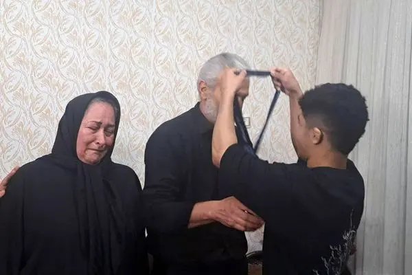 تقدیم مدال جهانی کشتی به شهید ناوشکن دنا