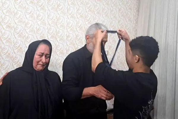 تقدیم مدال جهانی کشتی به شهید ناوشکن دنا