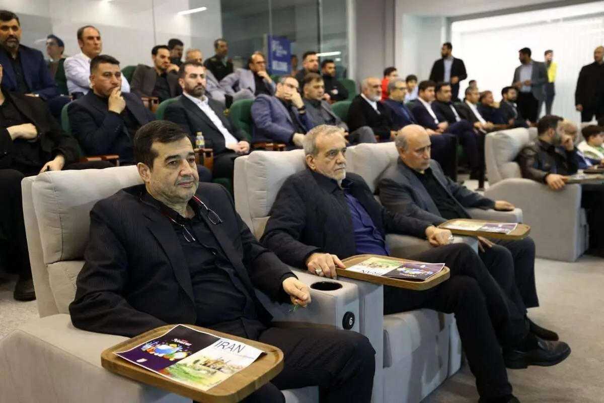 تحفه تاج به پزشکیان