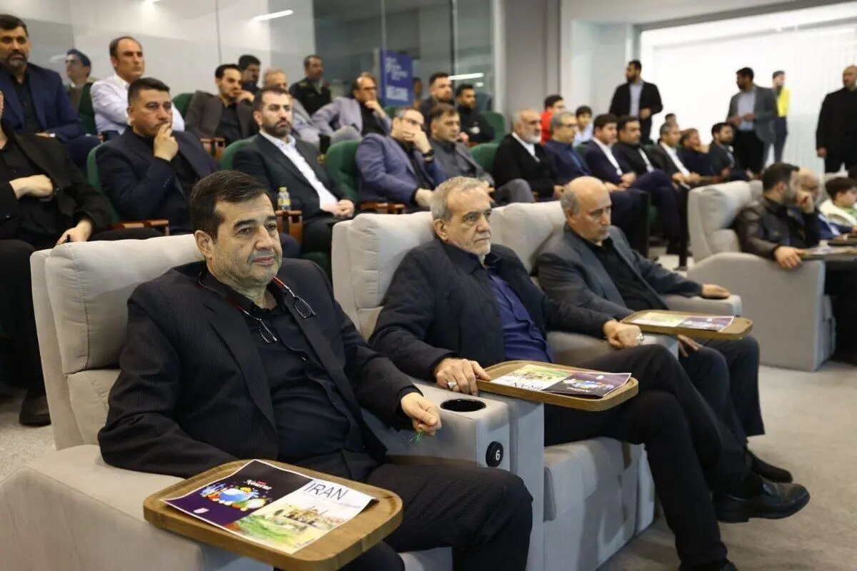 تحفه تاج به پزشکیان