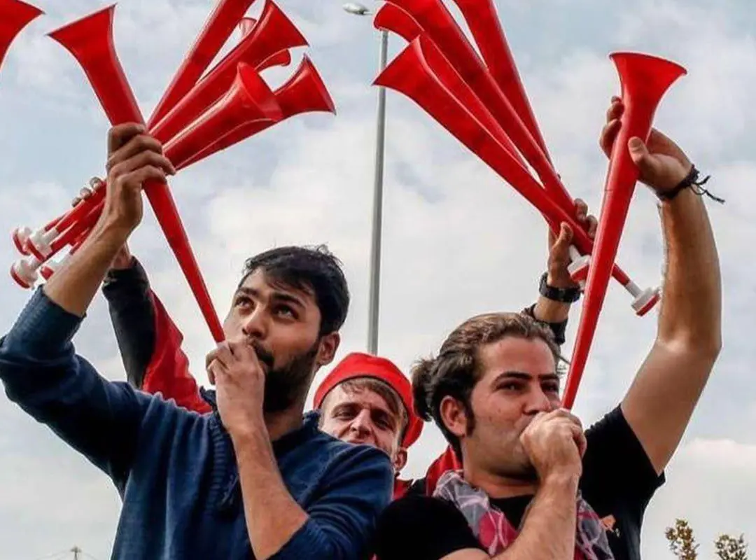 تصمیم جدید فدراسیون فوتبال؛ فقط این افراد می‌توانند به ورزشگاه‌ها بوق ببرند!