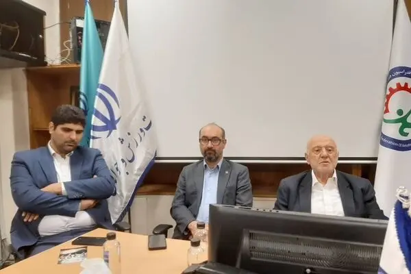 تهرانی: اینفانتینیو شیفته ترامپ دیکتاتور است