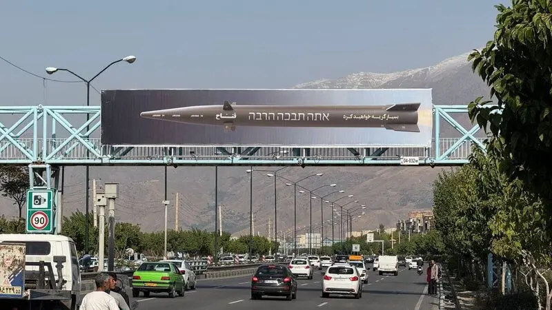 موشک هایپرسونیک فتاح بیلبوردهای شهر تهران