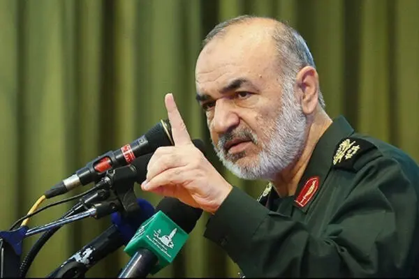 فرمانده کل سپاه: چرا در سوریه بجنگیم وقتی ارتش خودش تماشاگر است | نظام بازوانش را از دست نداده است