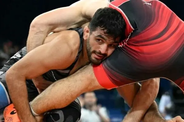 حامد حدادی نه ، حسن یزدانی با دقیقه ای ۶۰۰ میلیون آری !