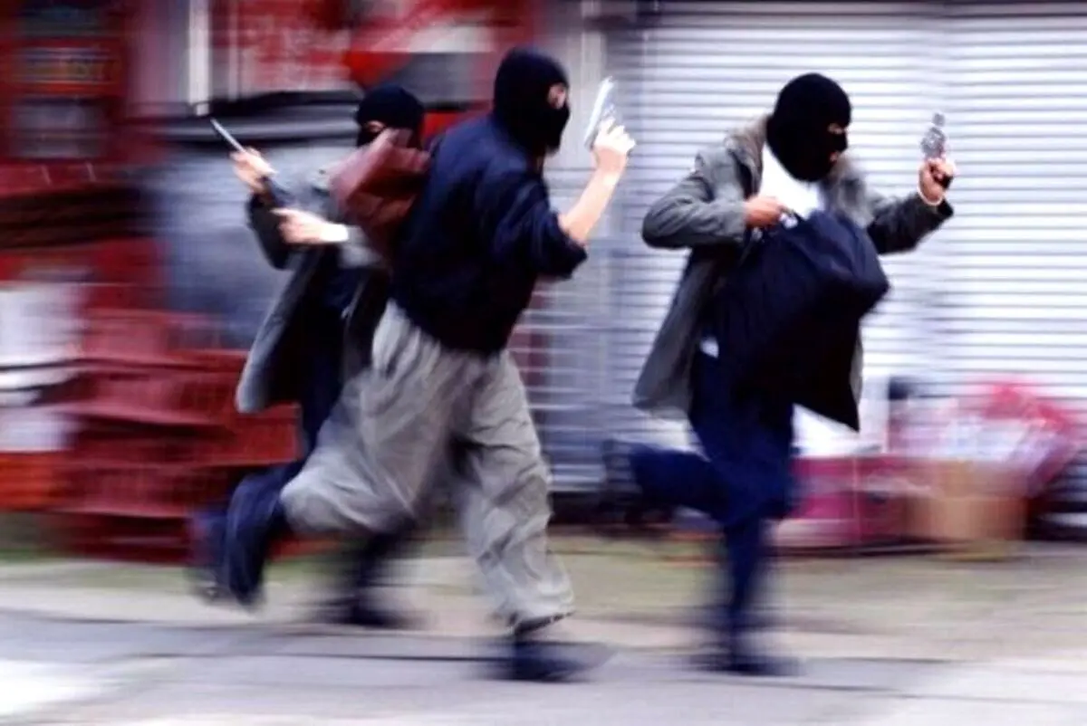 فیلمی هولناک از بریدن گوش برای سرقت گوشی | پلیس آگاهی واکنش نشان داد