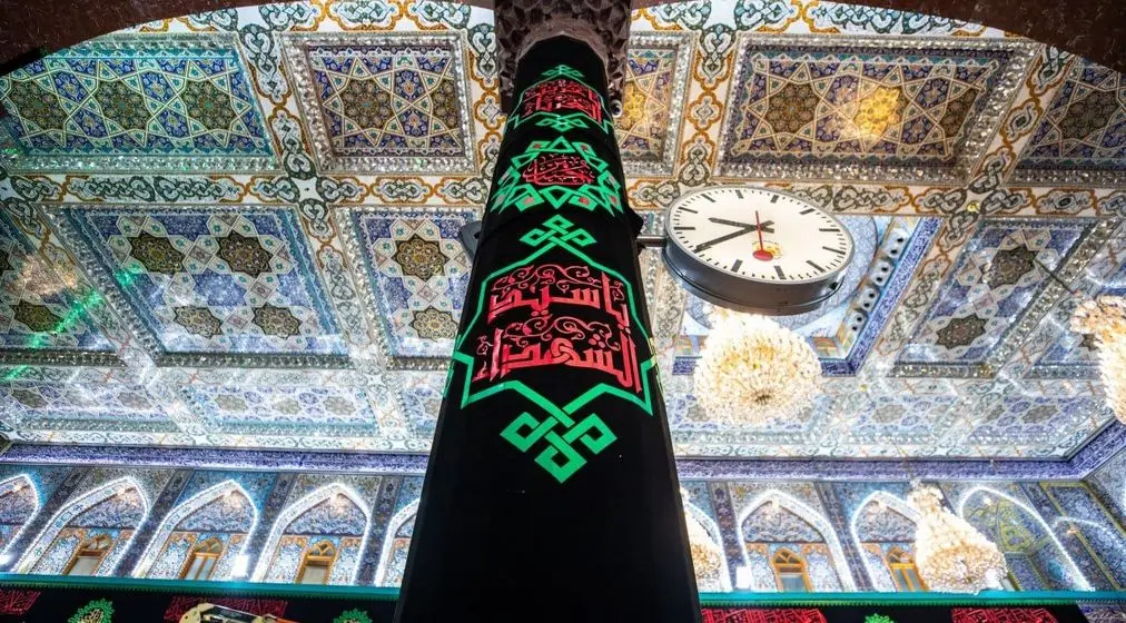 سیاه‌پوش کردن حرم مطهر امام حسین (علیه السلام) به مناسبت فرا رسیدن ماه محرم + عکس
