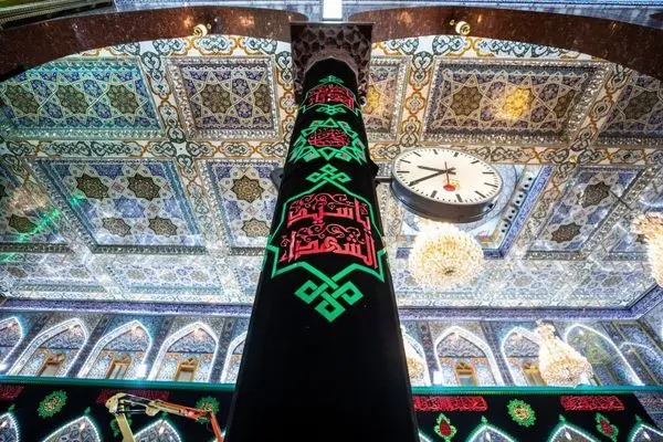 سیاه‌پوش کردن حرم مطهر امام حسین (علیه السلام) به مناسبت فرا رسیدن ماه محرم + عکس
