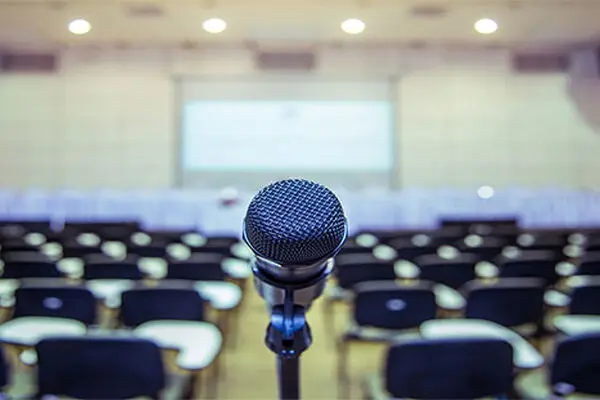 ۲۰ تکنیک طلایی برای تقویت فن بیان و قدرت سخنوری