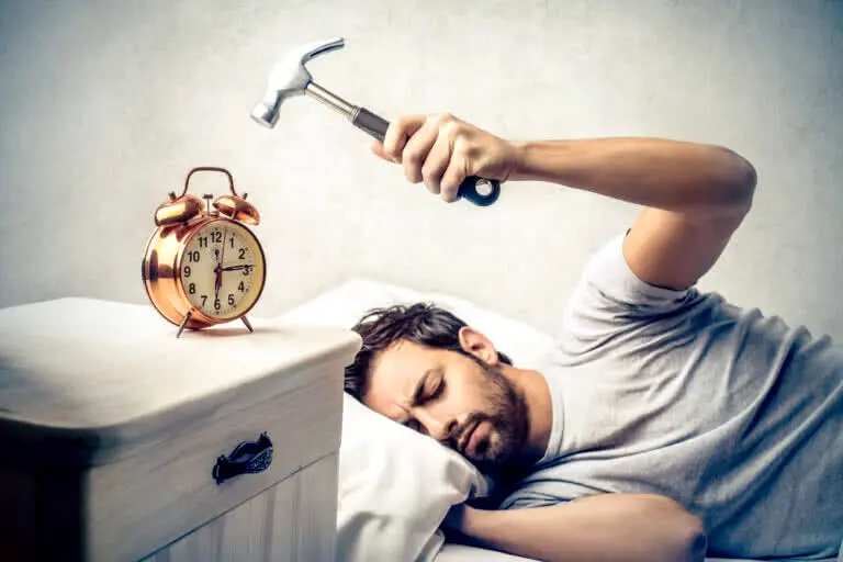 چرا صبح‌ها برای بیدار شدن از خواب مشکل داریم؟