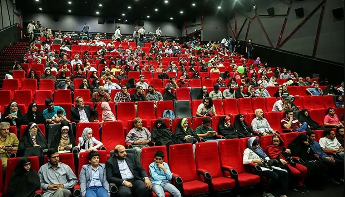 دیواری کوتاه‌تر از سینما نیست؛ چرا تعطیلی‌ها همیشه سراغ سالن‌ها می‌آیند؟