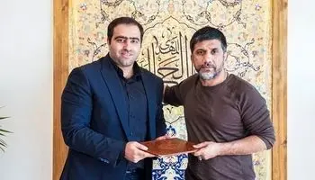 دبیر به خاکی زد !