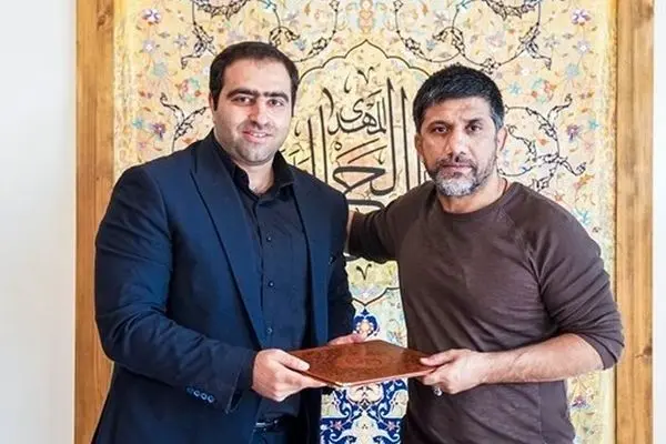 دبیر به خاکی زد !