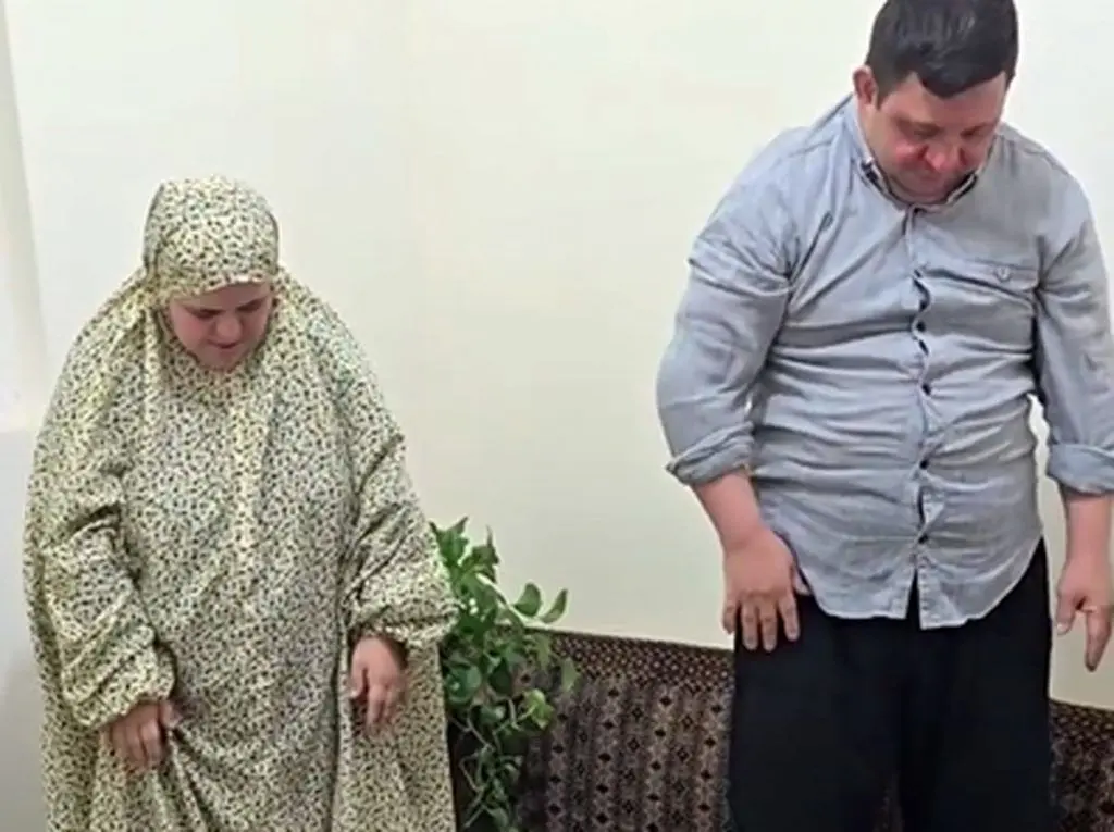 نماز خواندن این زوج سندروم داون پربازدید شد +ویدیو
