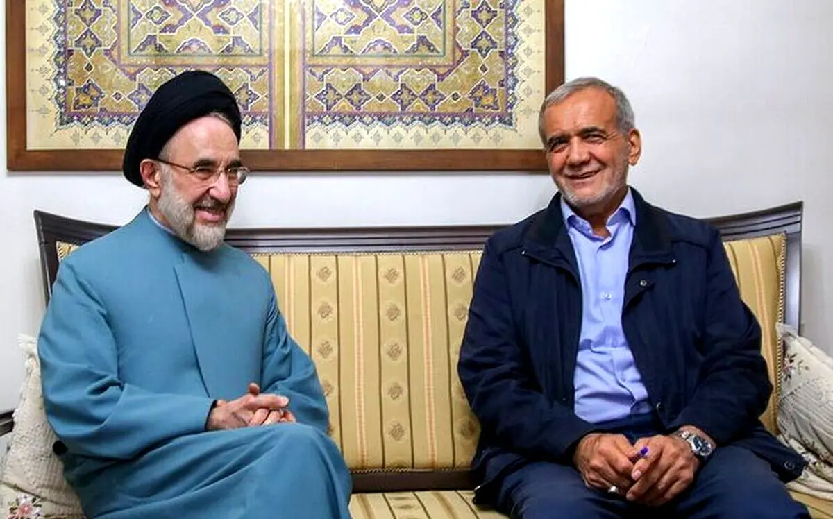 ببینید | روبوسی و دیدار محمد خاتمی با پزشکیان در خانه رئیس جمهور منتخب