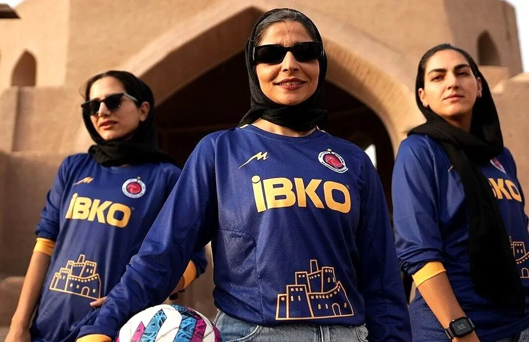 تصاویری متفاوت از تیم فوتبال بانوان ایران در ارگ بم | پیراهن‌های جذاب این تیم را ببینید